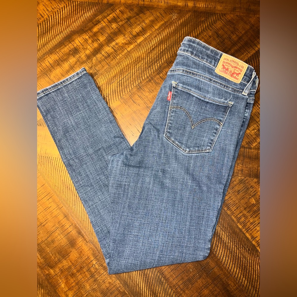 Levi's 711 Skinny Jeans. Women's Skinny Denim Jeans